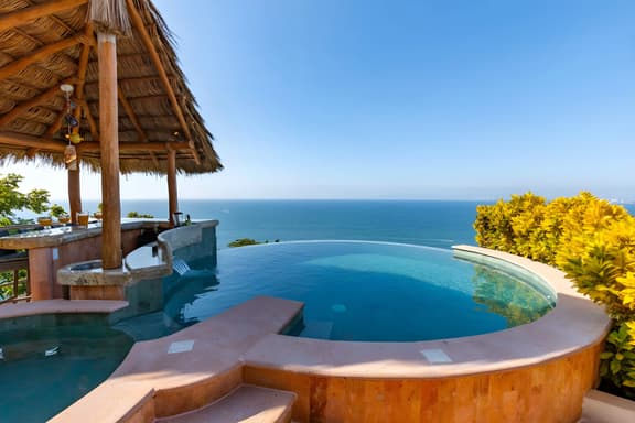 Luxe 3 King BR Villa | Infinity Pool + 220° Views